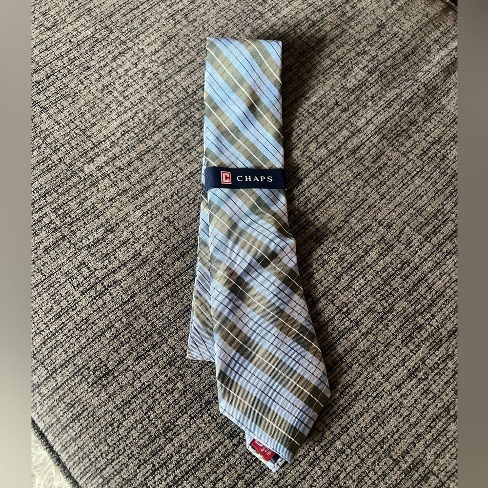 NWT Chaps Men’s Blue stripped tie